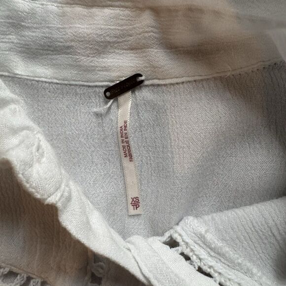 Free People Button Down Shirt White Katie Bird Crochet Size XS Oversized Boho - Picture 5 of 10